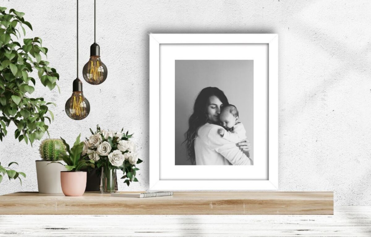 Minimalist gallery look for black and white photos